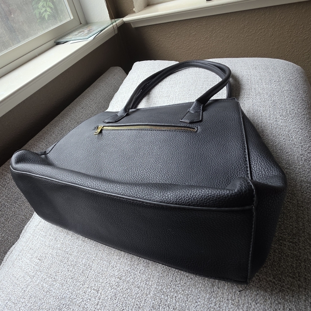 London Fog Matilda satchel in vegan leather. - Picture 3 of 9